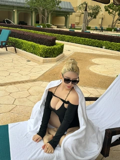 Hana escort in Hong Kong